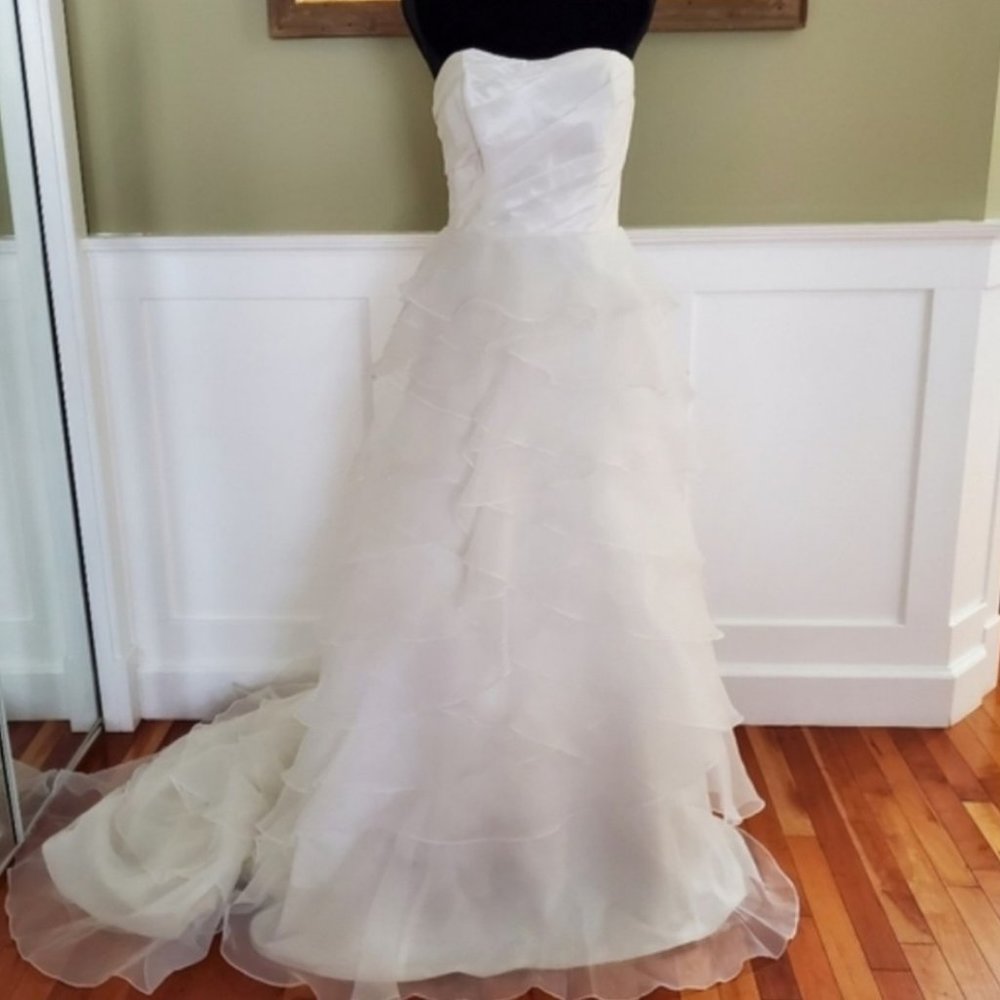 Organza Taffeta Sleeveless Strapless Bridal Gown